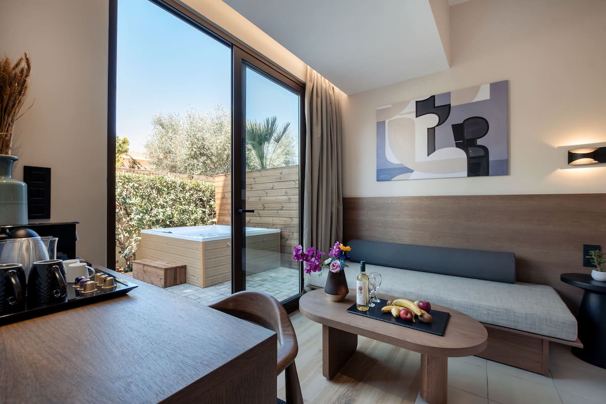 Chambre Double Supérieure, bain à remous | Bureau, rideaux occultants, fer et planche à repasser, Wi-Fi gratuit