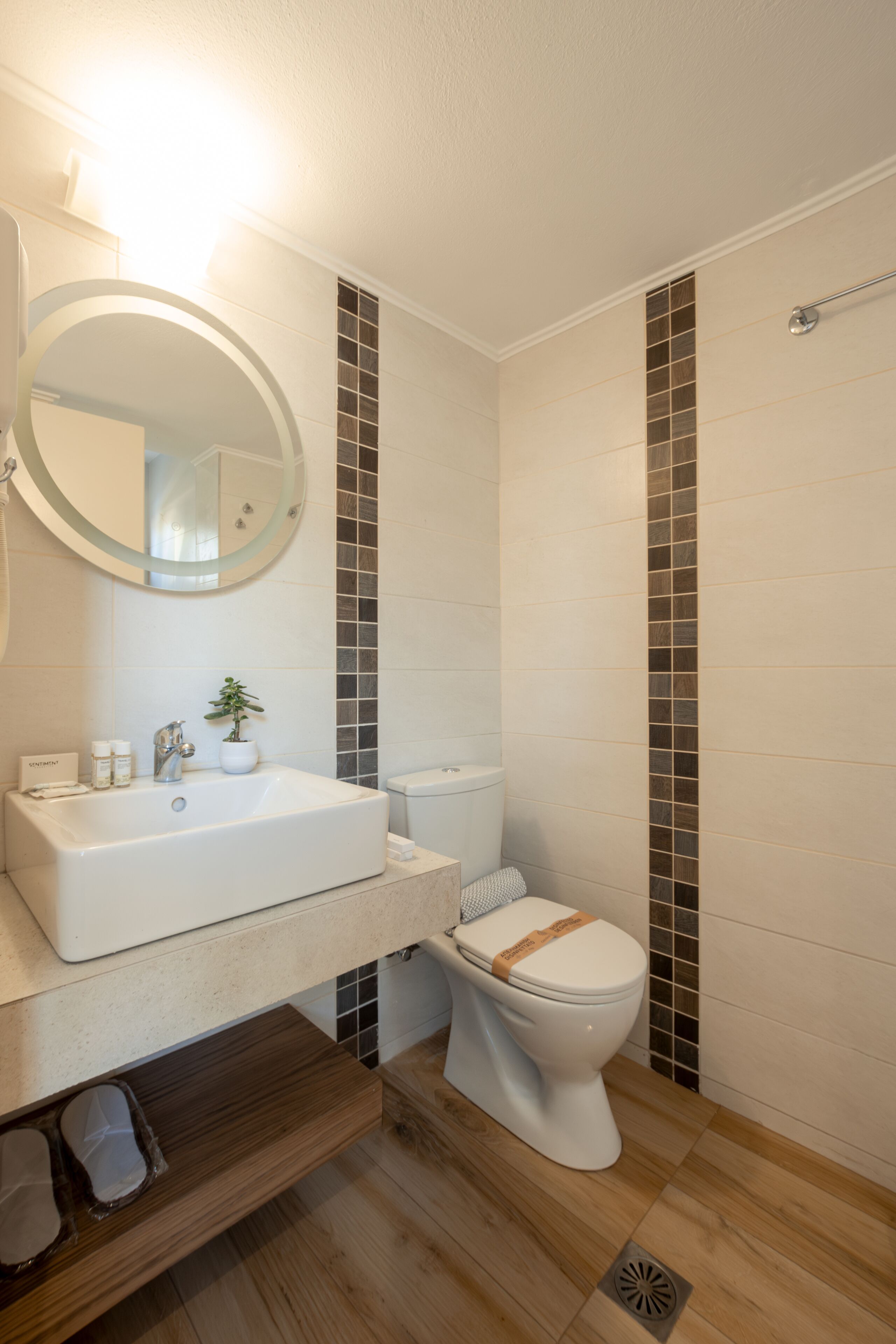 superior double room, hot tub | bathroom | shower, free toiletries, hair dryer, towels