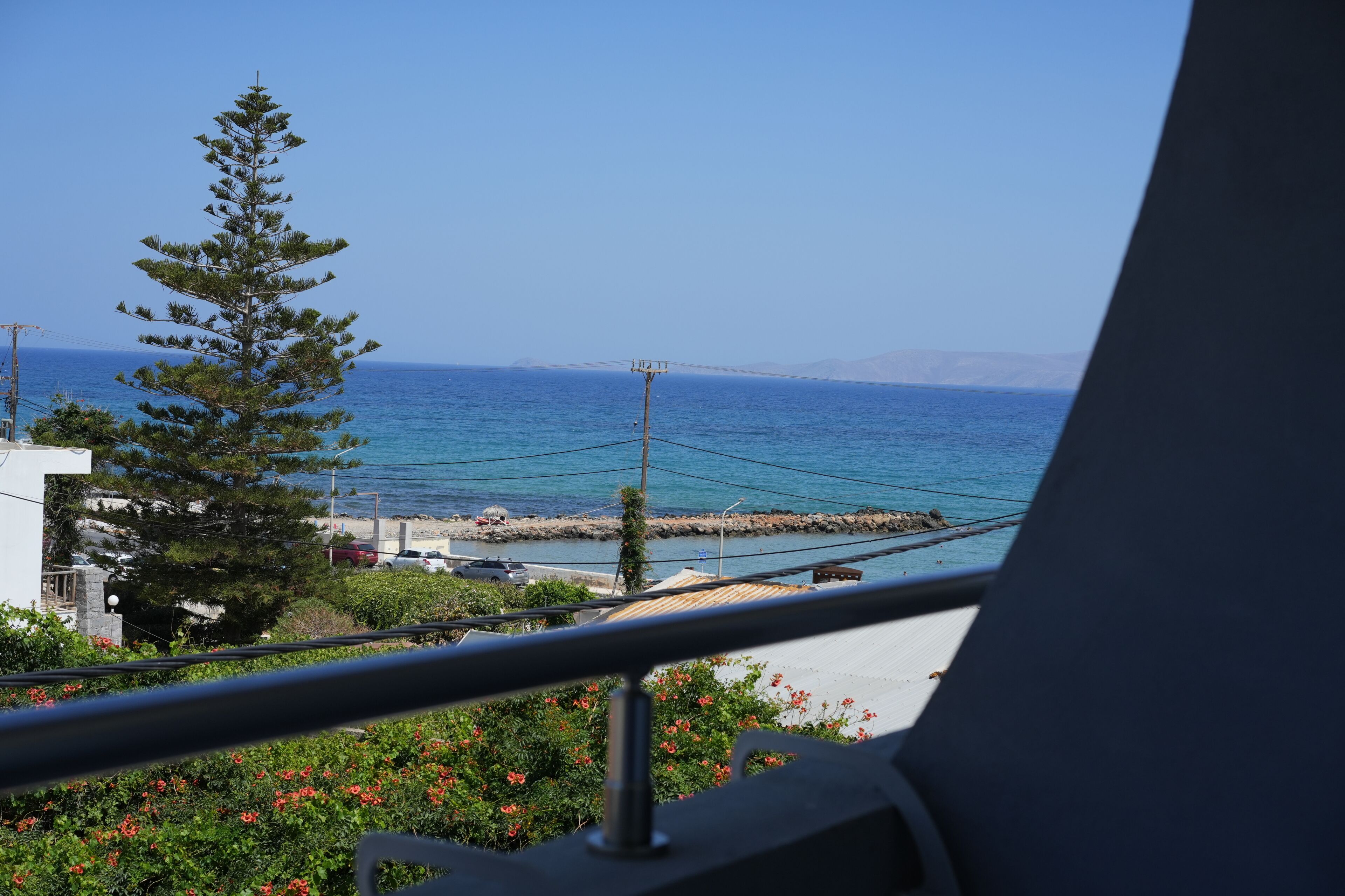 Standard Triple Room | Desk, blackout curtains, iron/ironing board, free WiFi