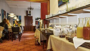 Café da manhã com buffet todos os dias (DKK 80 por pessoa) 