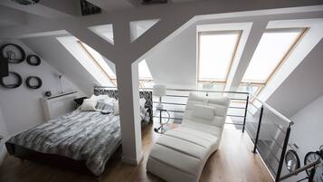 Apartamento, 2 habitaciones | Zona de estar | Una televisión LED, una chimenea, un reproductor de DVD