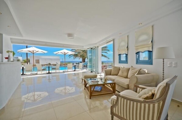 Poolside bar - Dilino Hotel (Naxos)