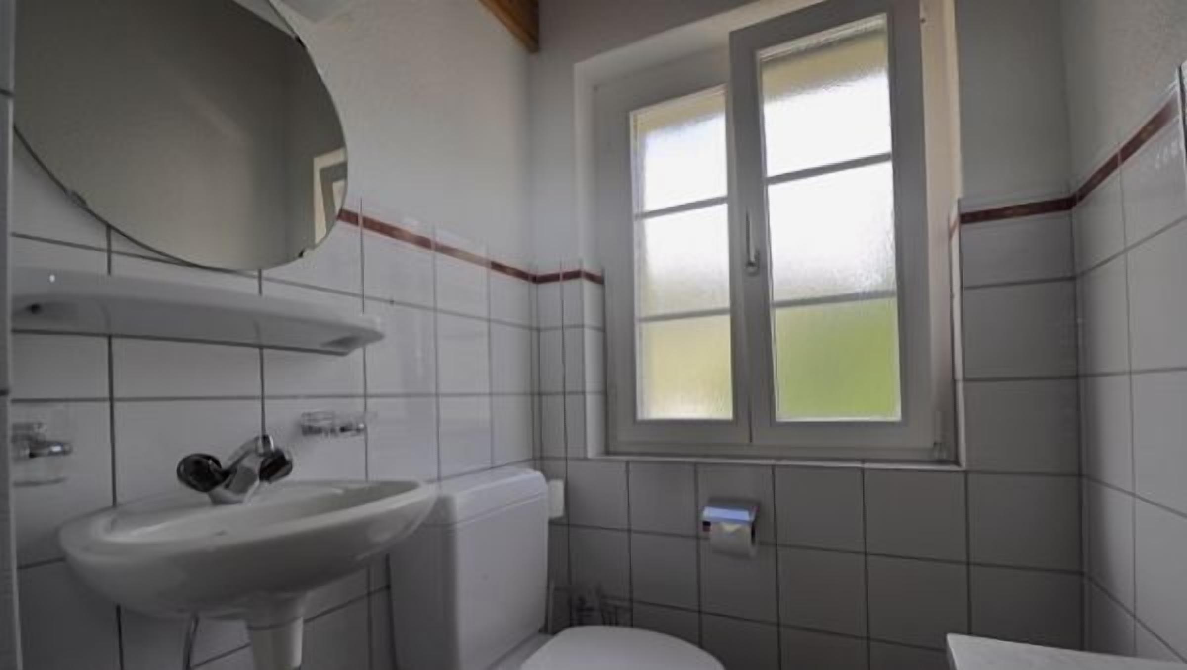 double room, shared bathroom | bathroom | combined shower/bathtub, hair dryer, towels