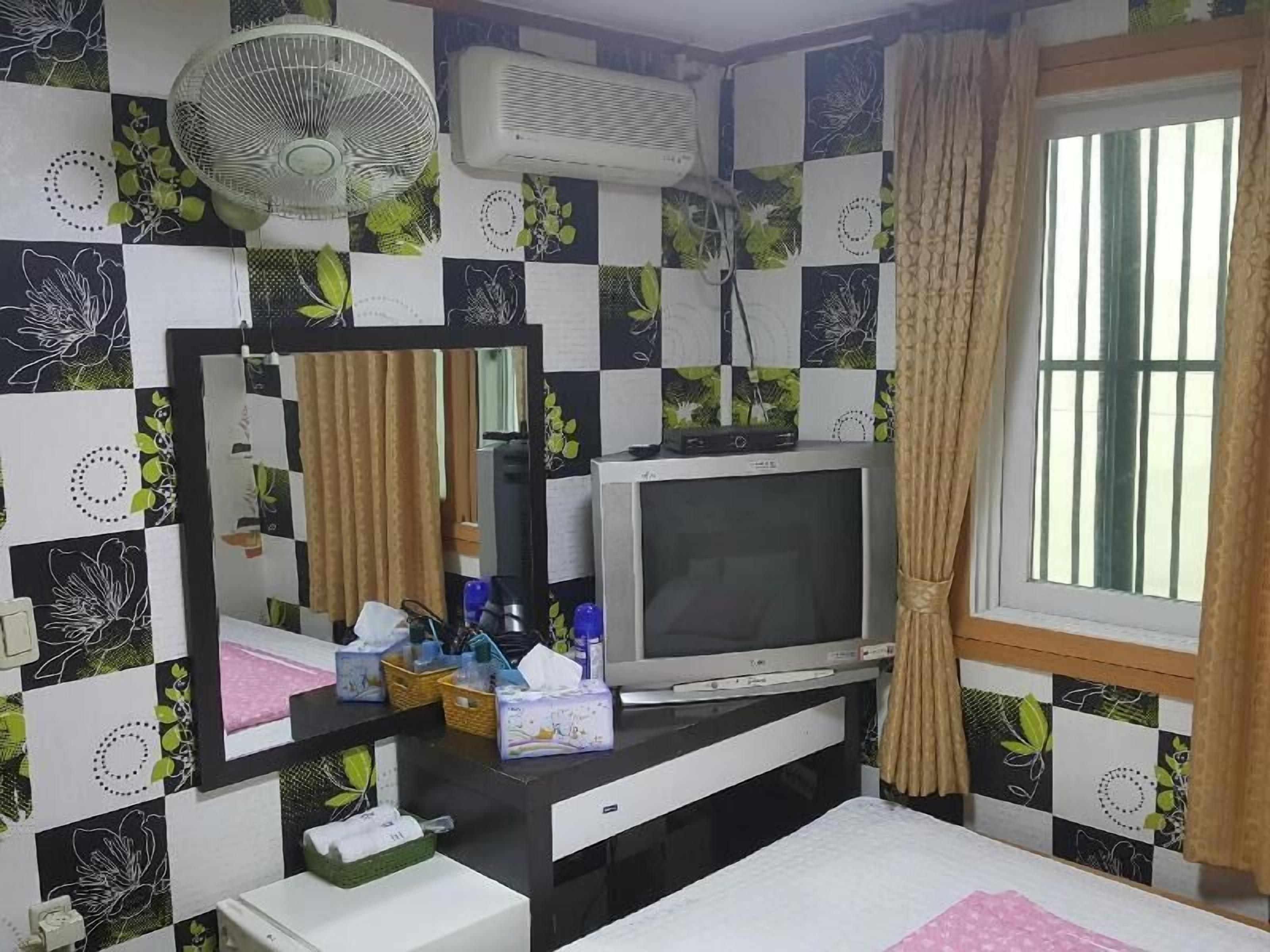 Blackout curtains, free WiFi, bed sheets