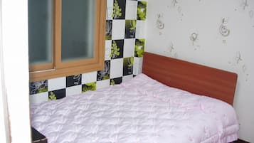 Cortinas blackout, wifi gratis y ropa de cama