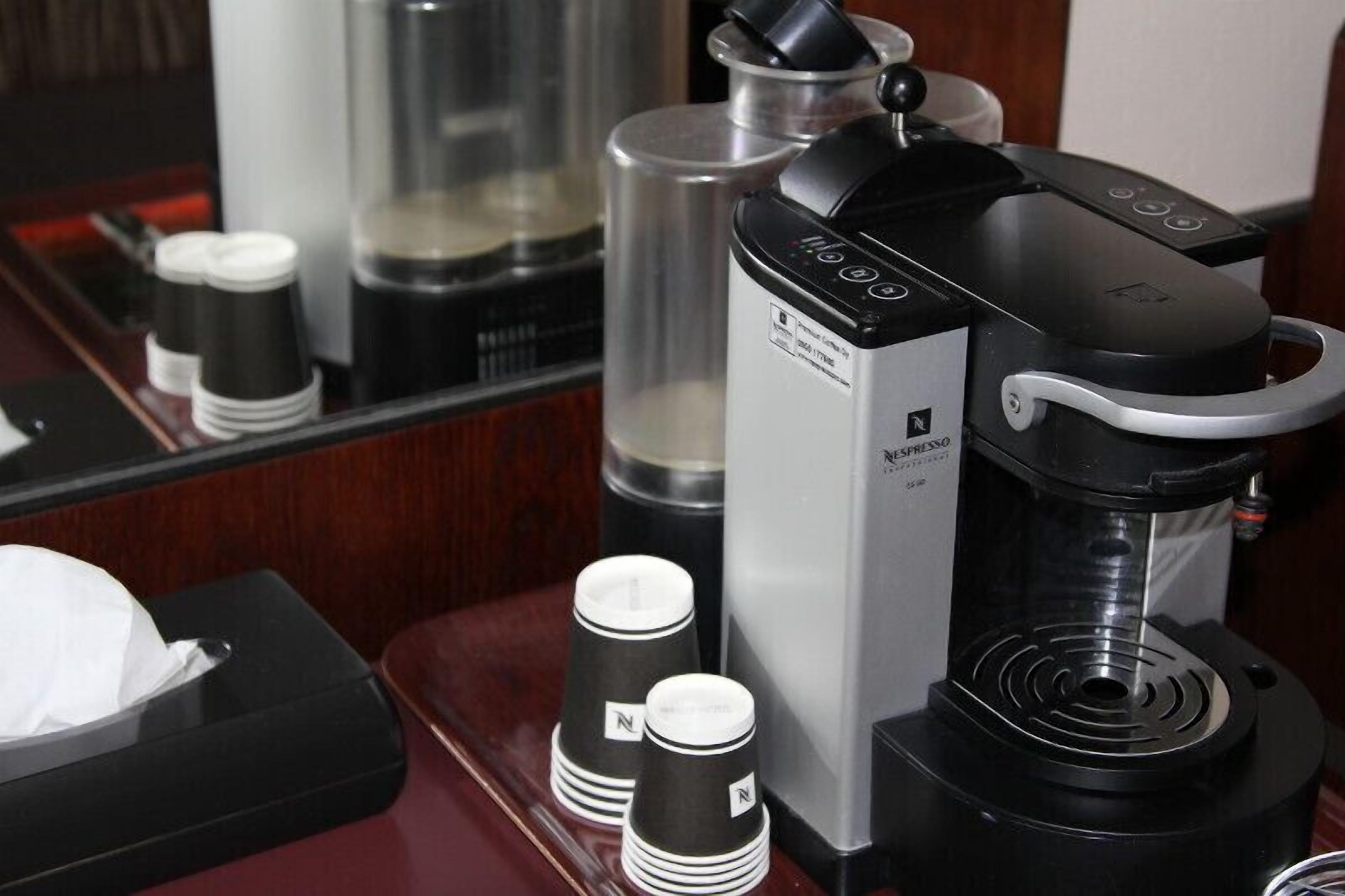 superior twin room | in-room safe, desk, soundproofing, free wifi