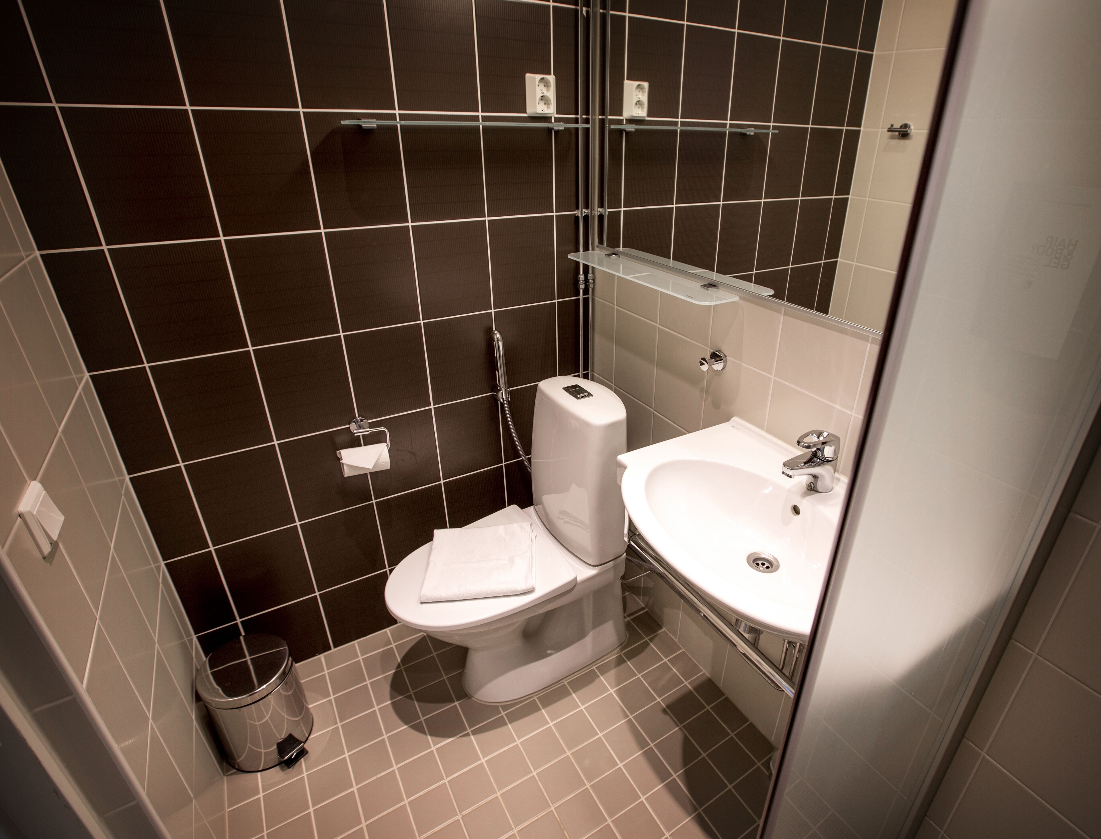 economy room | bathroom | shower, designer toiletries, hair dryer, bidet