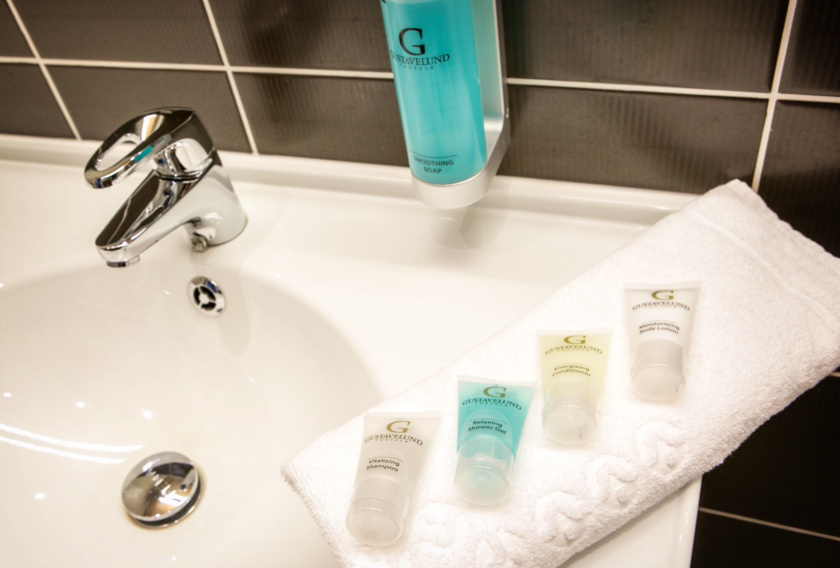 economy room | bathroom | shower, designer toiletries, hair dryer, bidet