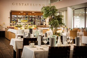 Breakfast, lunch, dinner served; Modern European cuisine, beach views  - Gustavelund Hotel (Tuusula)