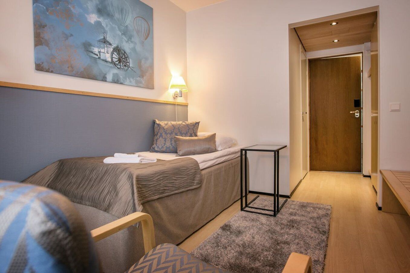 standard single room | in-room safe, desk, soundproofing, free wifi