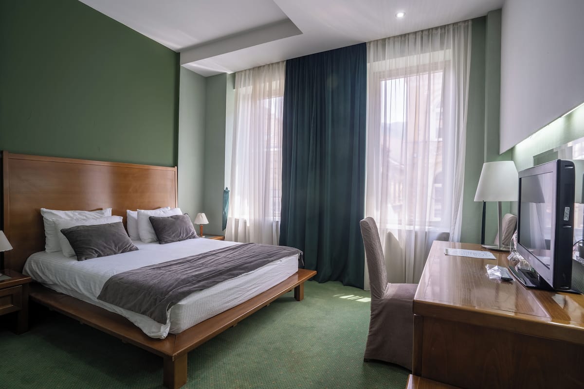 Minibar, desk, laptop workspace, blackout curtains