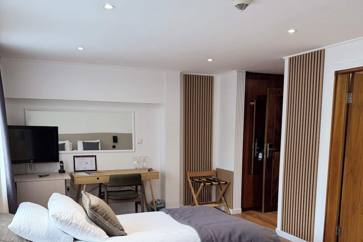 Minibar, desk, laptop workspace, blackout curtains