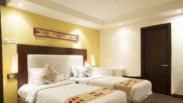 Executive Room | Premium bedding, in-room safe, desk, iron/ironing board
