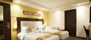 Executive Room | Premium bedding, in-room safe, desk, iron/ironing board