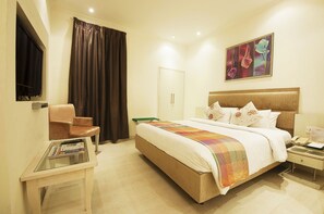Premium bedding, in-room safe, desk, iron/ironing board