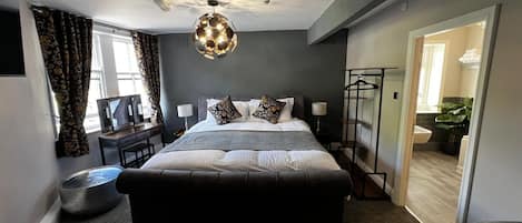 Luxury Suite, Ensuite (Queen) | 1 bedroom