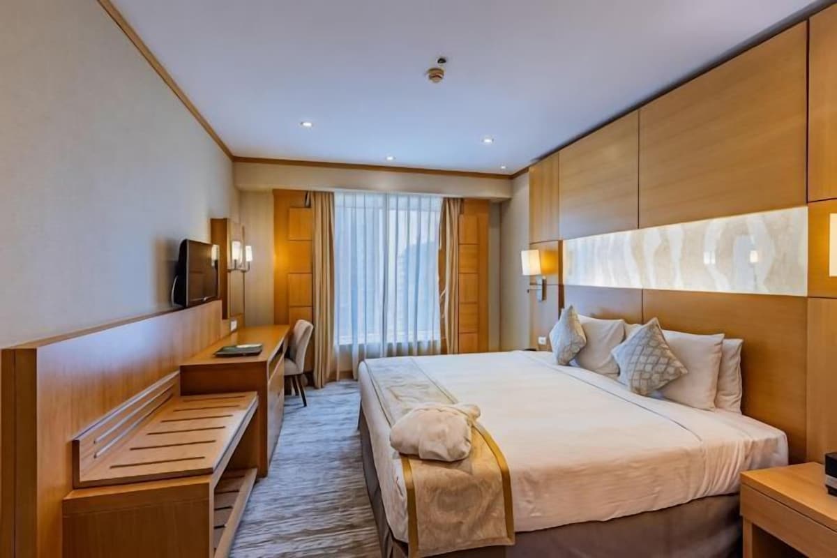 Egyptian cotton sheets, premium bedding, down duvets