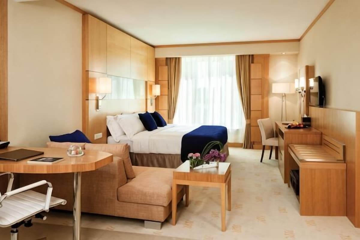 Egyptian cotton sheets, premium bedding, down duvets