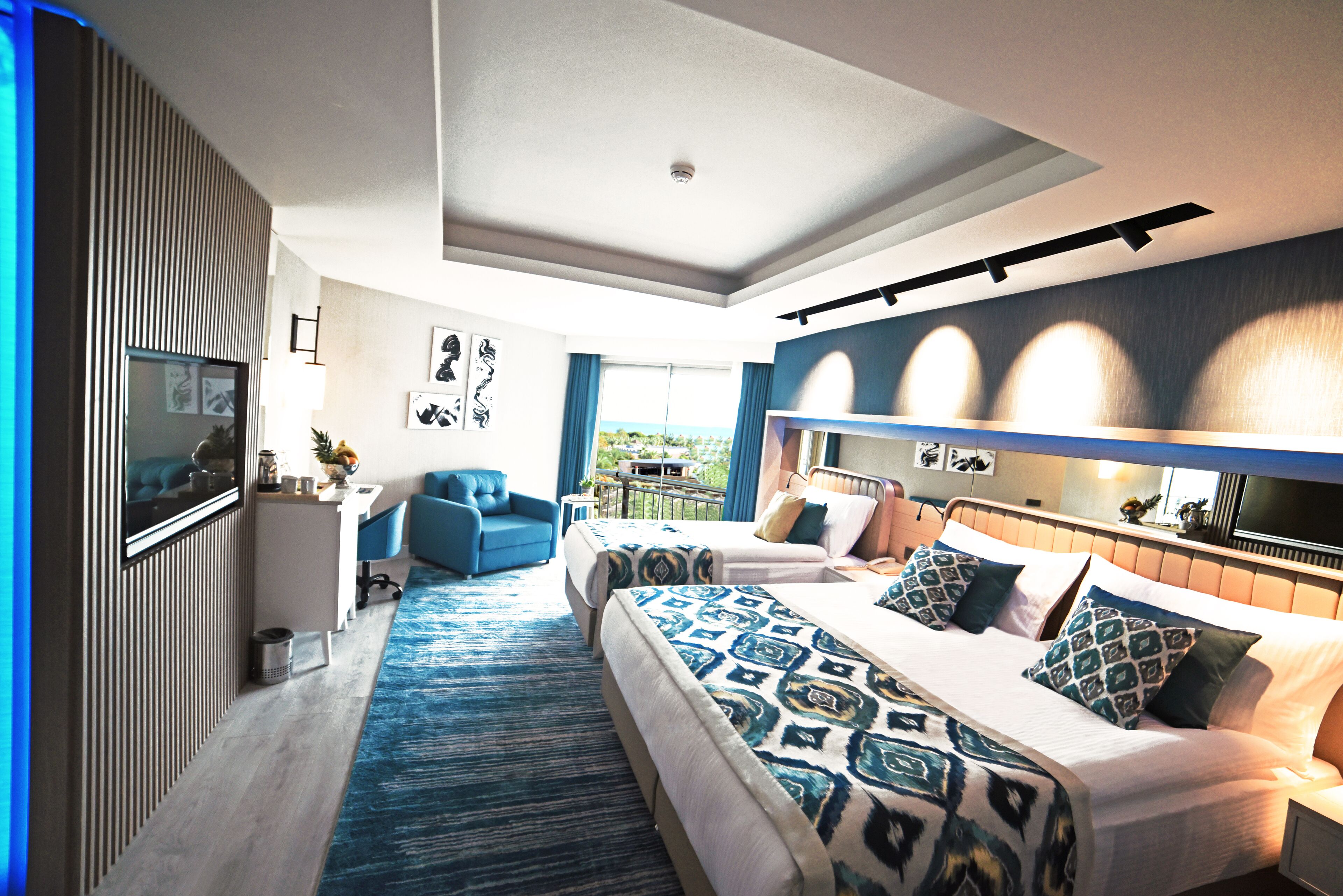 Free minibar, in-room safe, laptop workspace, free WiFi