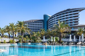 Indoor pool, seasonal outdoor pool, pool umbrellas, sun loungers - Royal Wings Hotel - All Inclusive (Antalya)