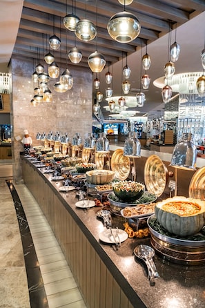 6 restaurants, dinner served - Royal Wings Hotel - All Inclusive (Antalya)