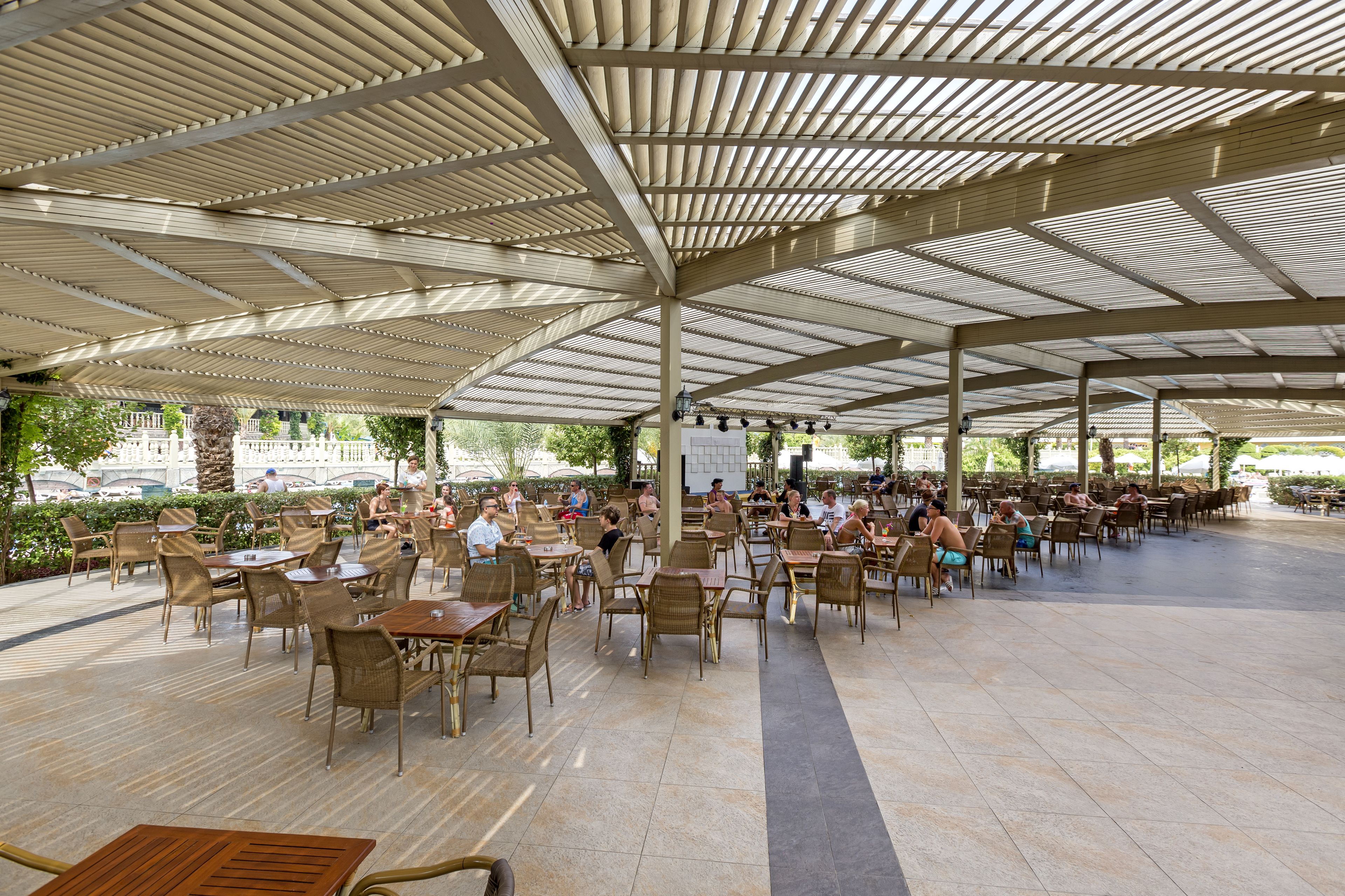 8 restaurants, breakfast, lunch, dinner served; international cuisine