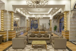 Lobby sitting area - Royal Holiday Palace (Antalya)