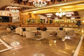 Lobby sitting area - Royal Dragon Hotel – All Inclusive (Manavgat)