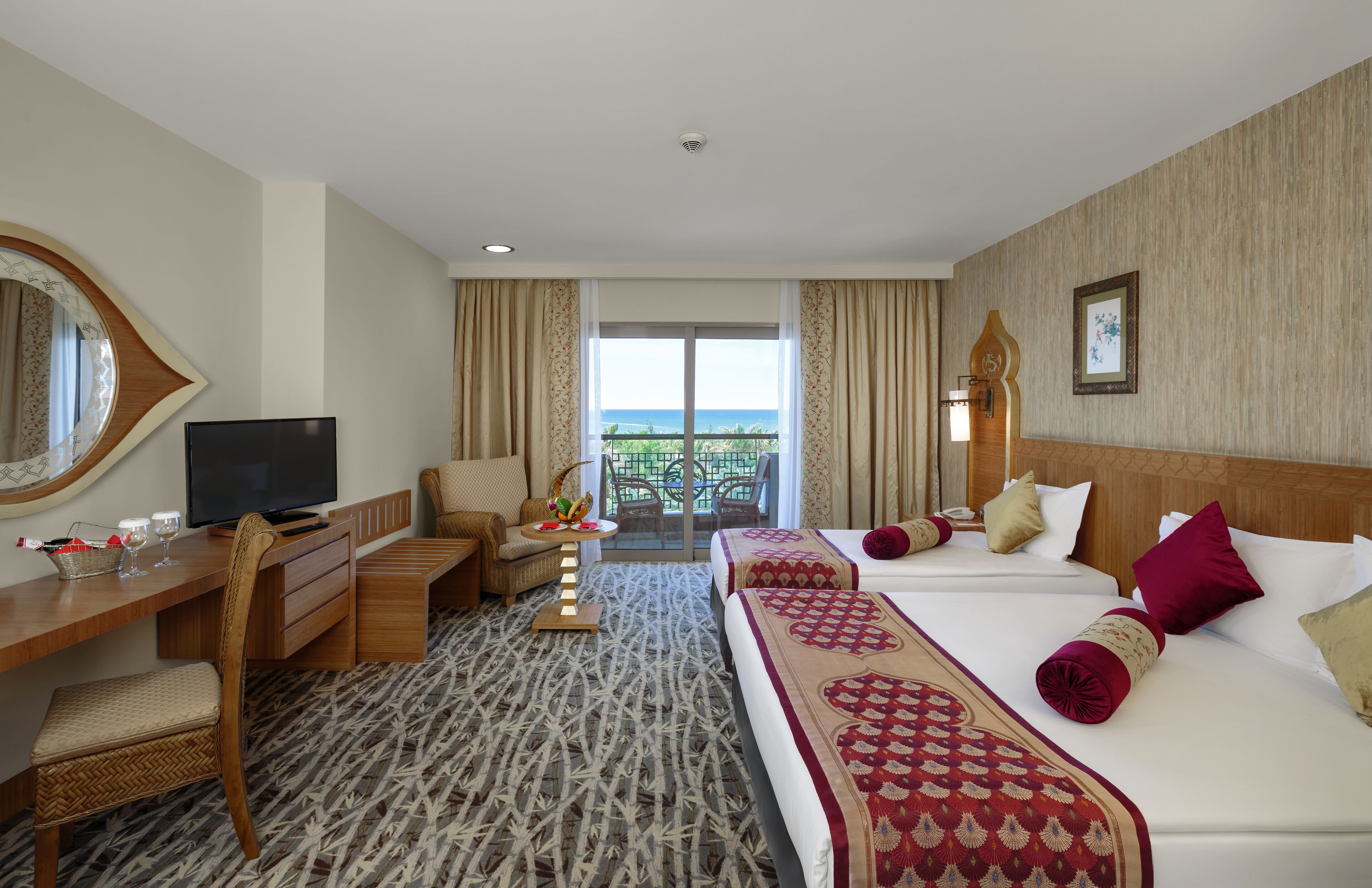 Free minibar, in-room safe, free WiFi, bed sheets