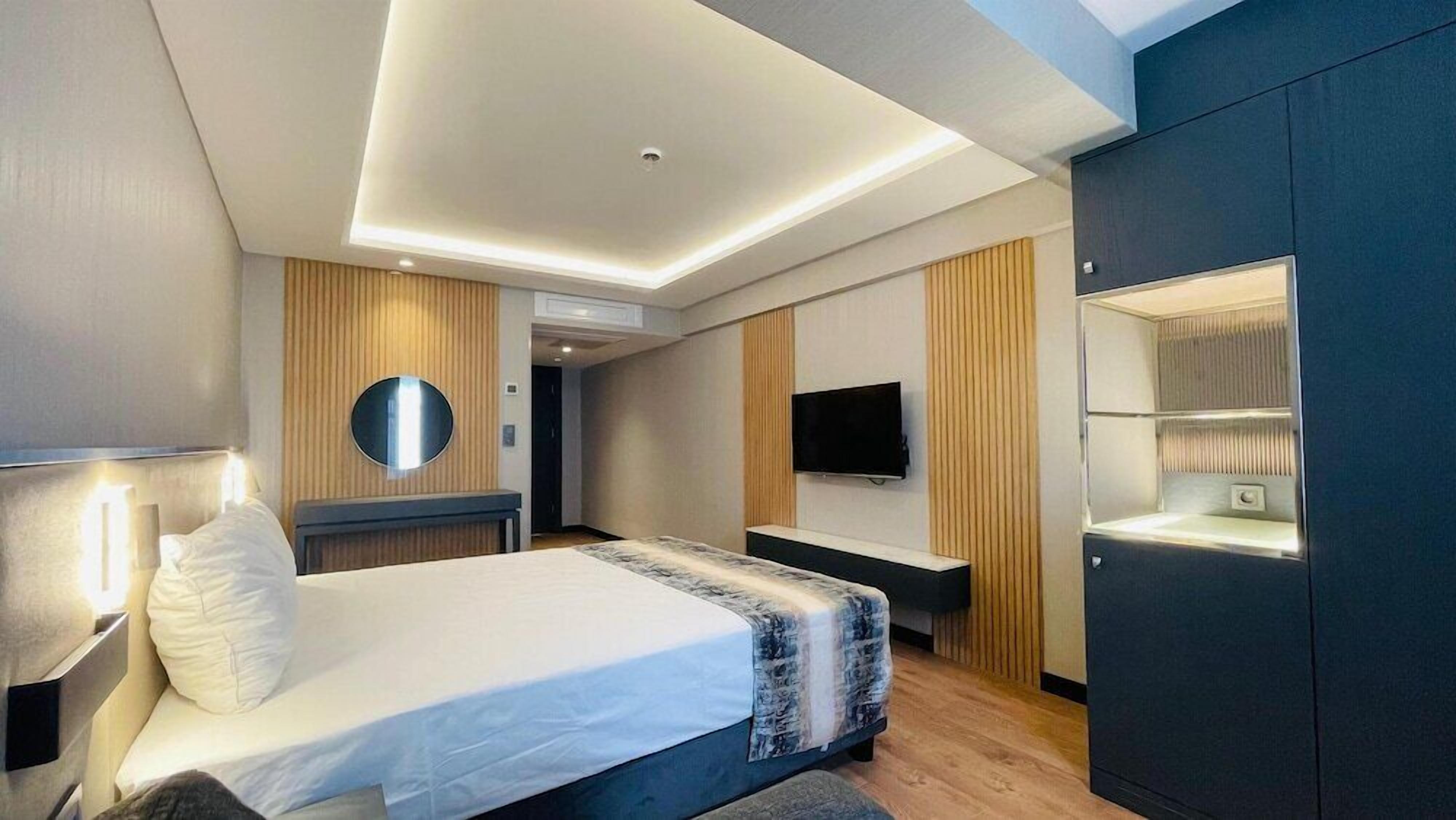 Minibar, in-room safe, soundproofing, free WiFi