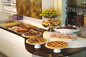 Lunch and dinner served