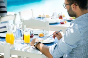 Petit déjeuner préparé à la commande compris tous les jours