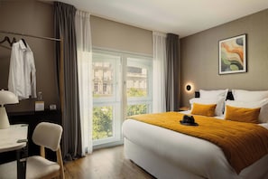 Comfort Room (Chambre S) | Premium bedding, pillow-top beds, in-room safe, individually decorated