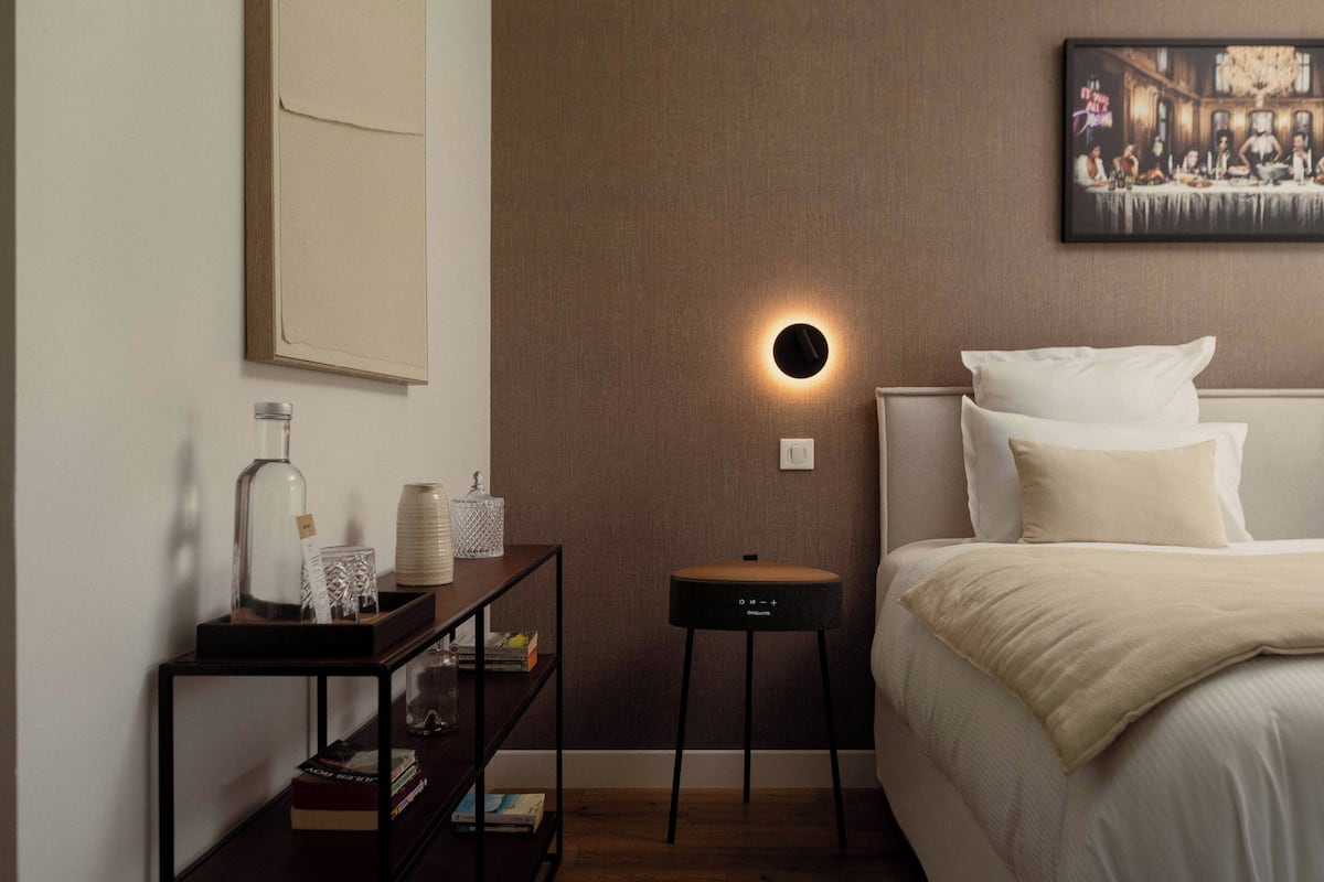 Deluxe Room (Chambre L) | Premium bedding, pillow-top beds, in-room safe, individually decorated