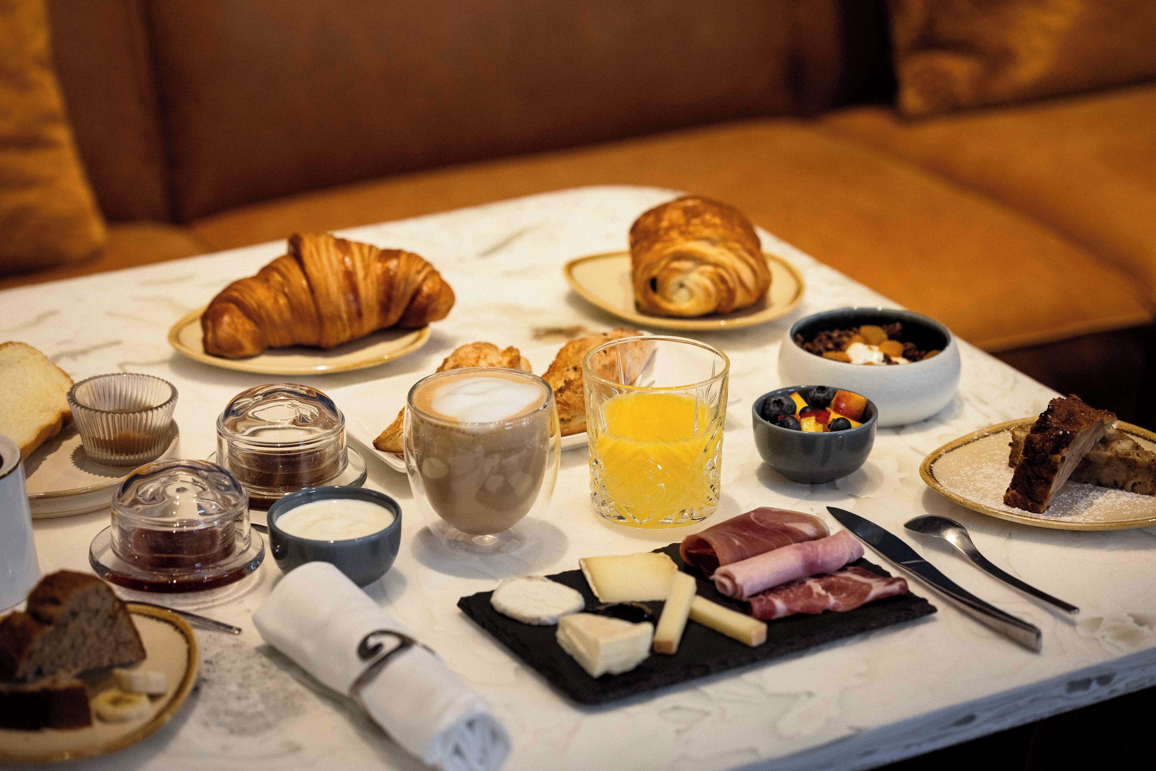 daily continental breakfast (eur 18 per person)