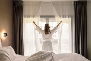 Deluxe Room (Chambre L) | Premium bedding, pillow-top beds, in-room safe, individually decorated