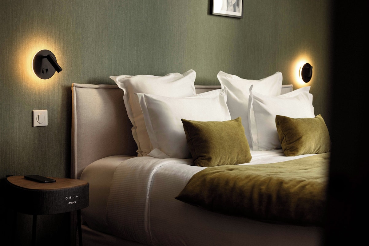 deluxe room (chambre l) | premium bedding, pillow-top beds, in-room safe, individually decorated