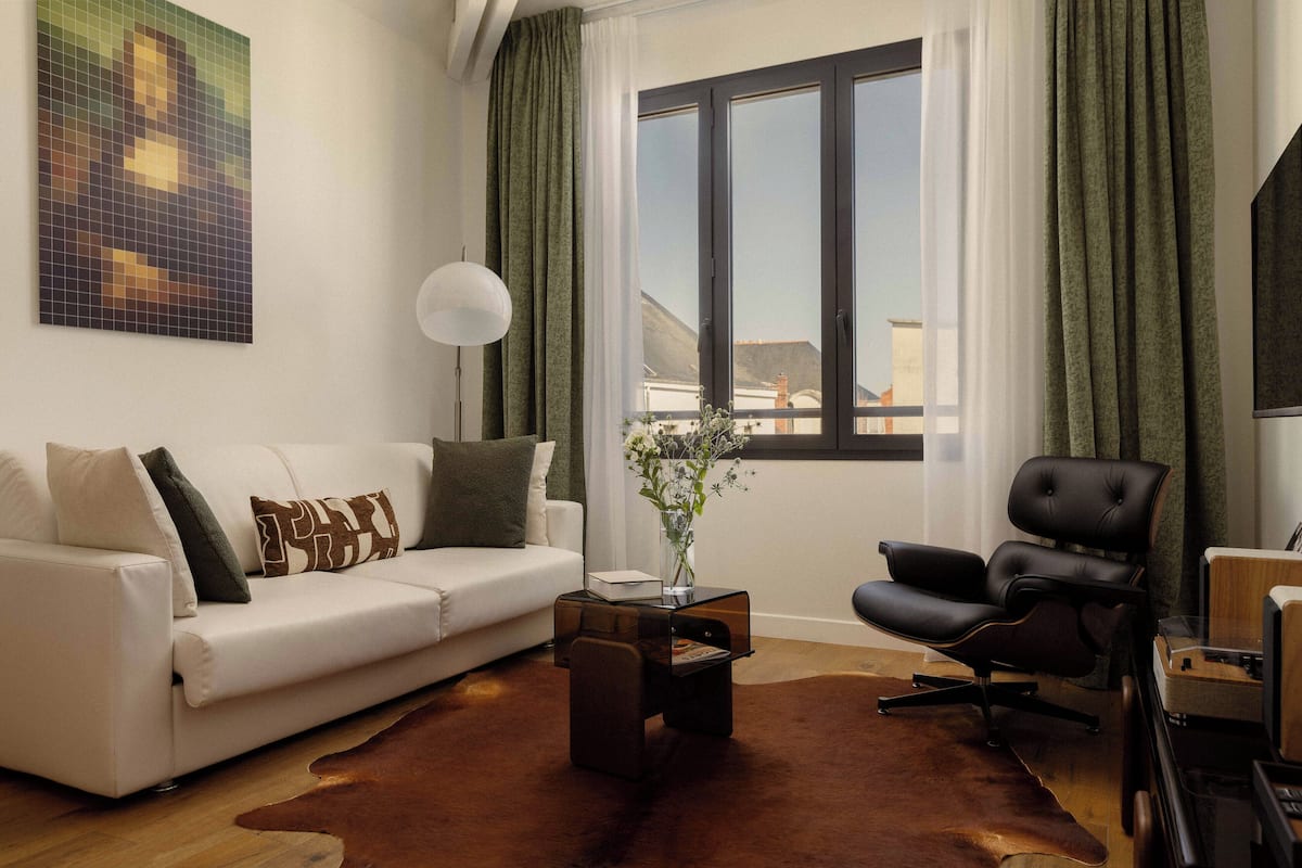 Premium Suite (Suite) | Premium bedding, pillow-top beds, in-room safe, individually decorated
