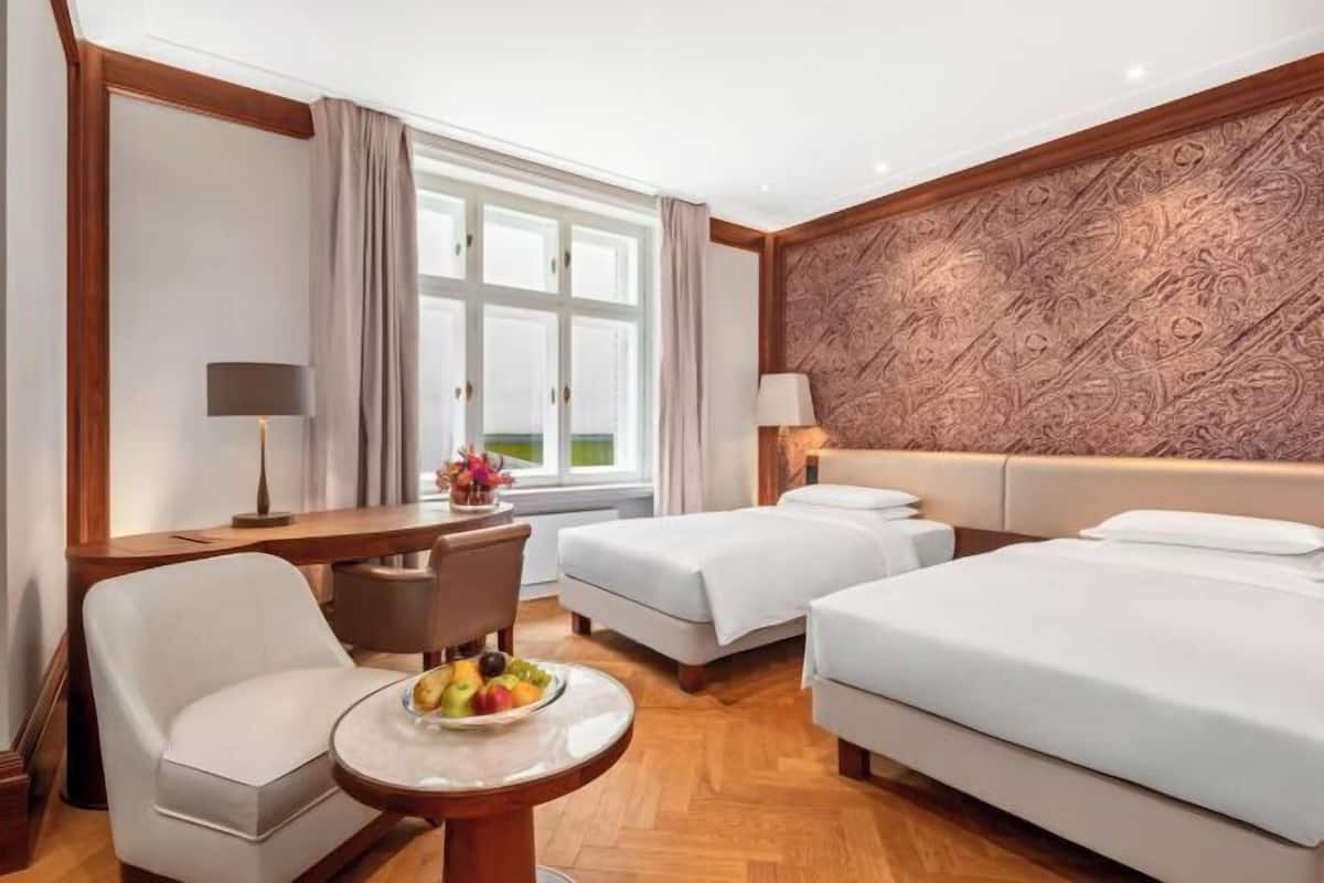Spa | Couples treatment rooms, sauna, steam room, body treatments