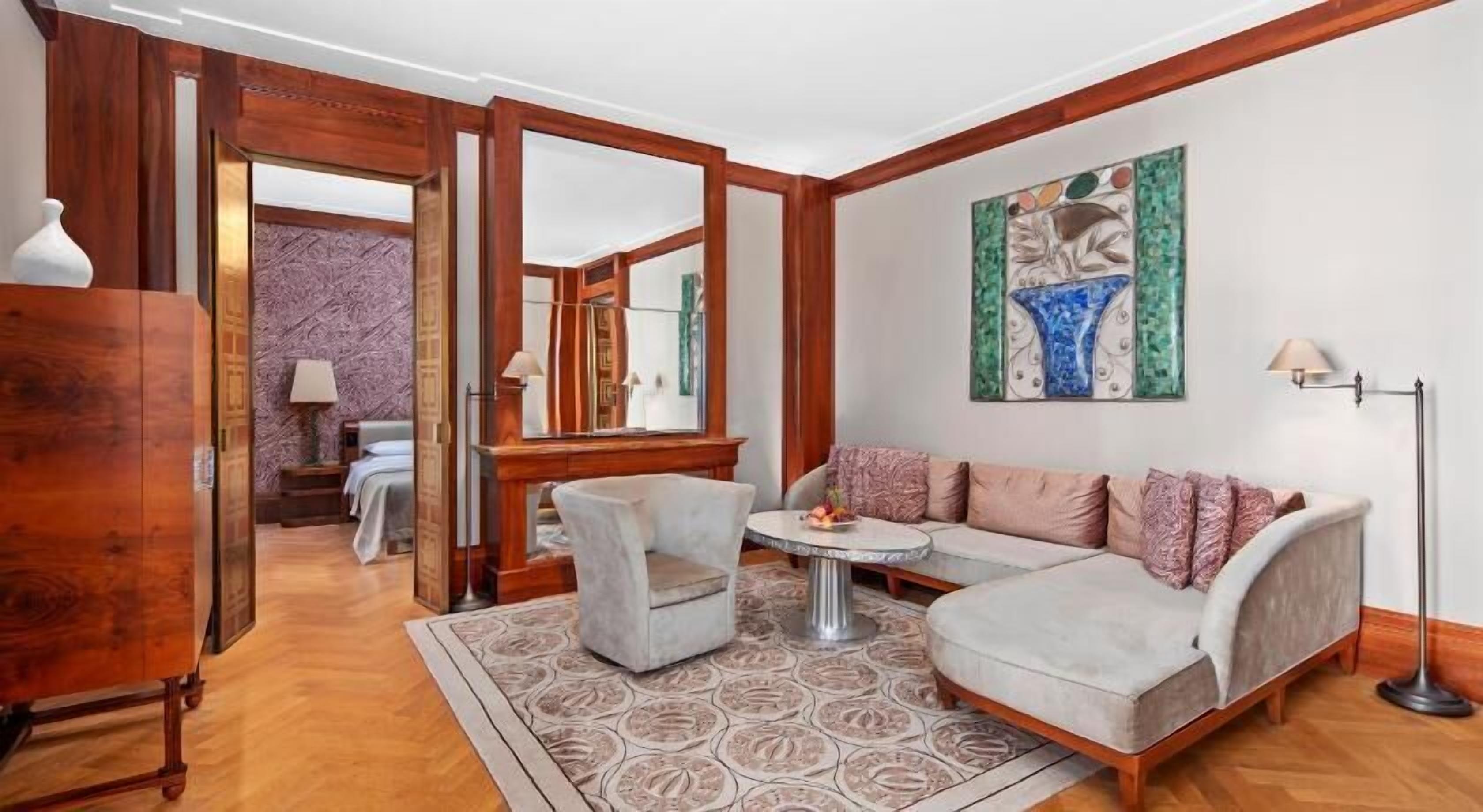 Literie hypoallergénique, minibar, coffres-forts dans les chambres