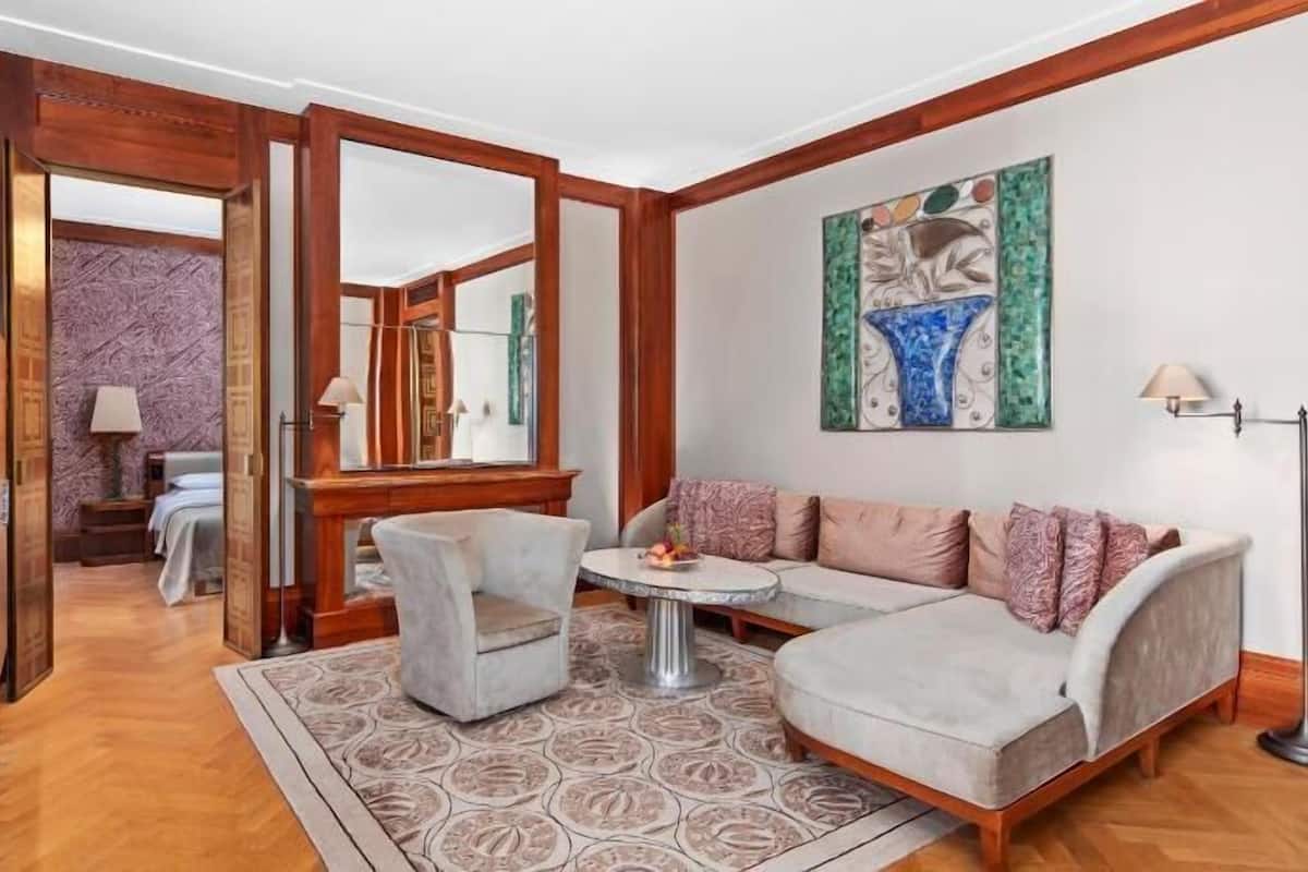 Hypo-allergenic bedding, minibar, in-room safe, individually decorated