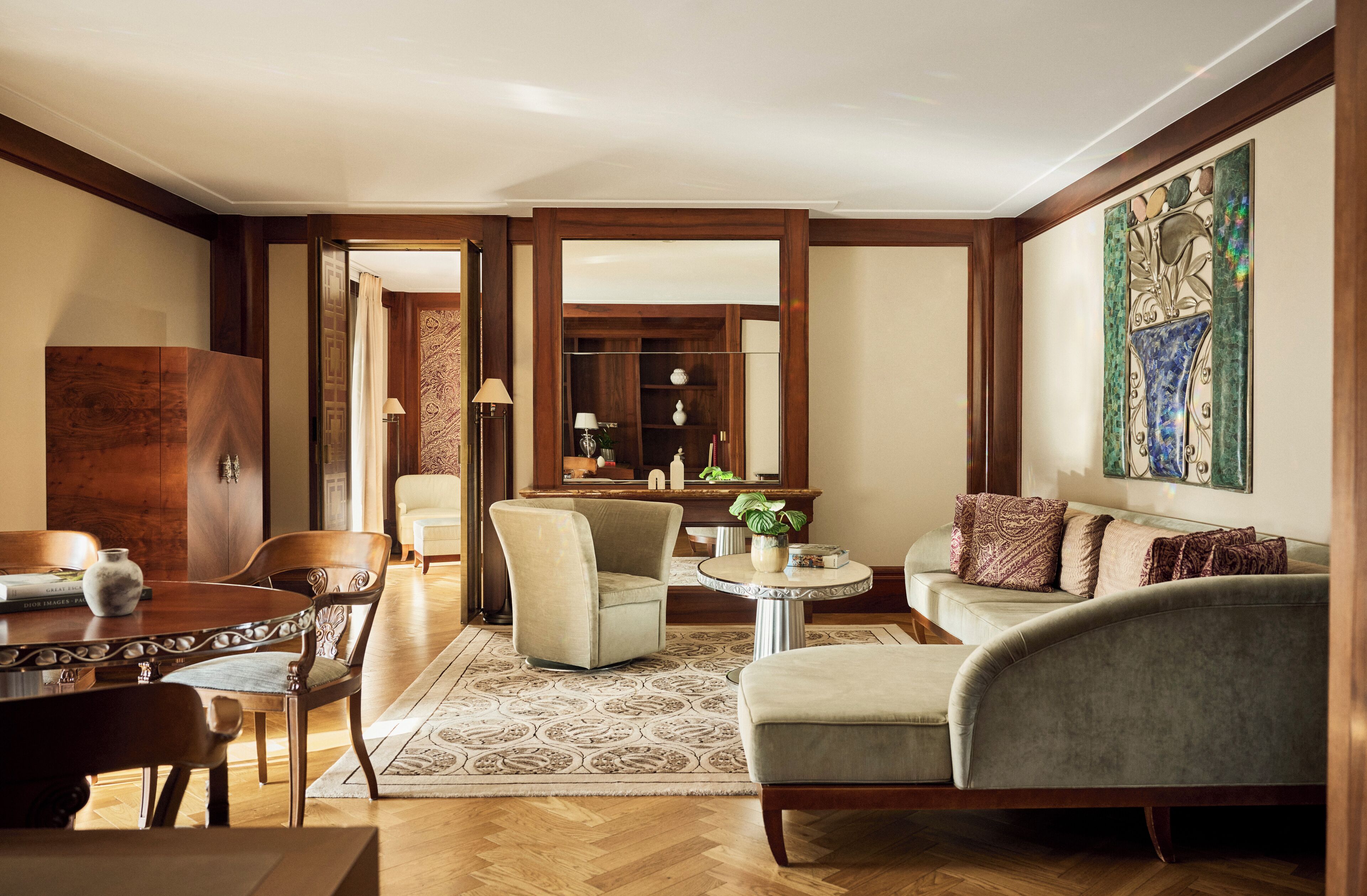 Suite (Ambassador) | Allergitestet sengetøy, minibar, safe på rommet og individuelt dekorert