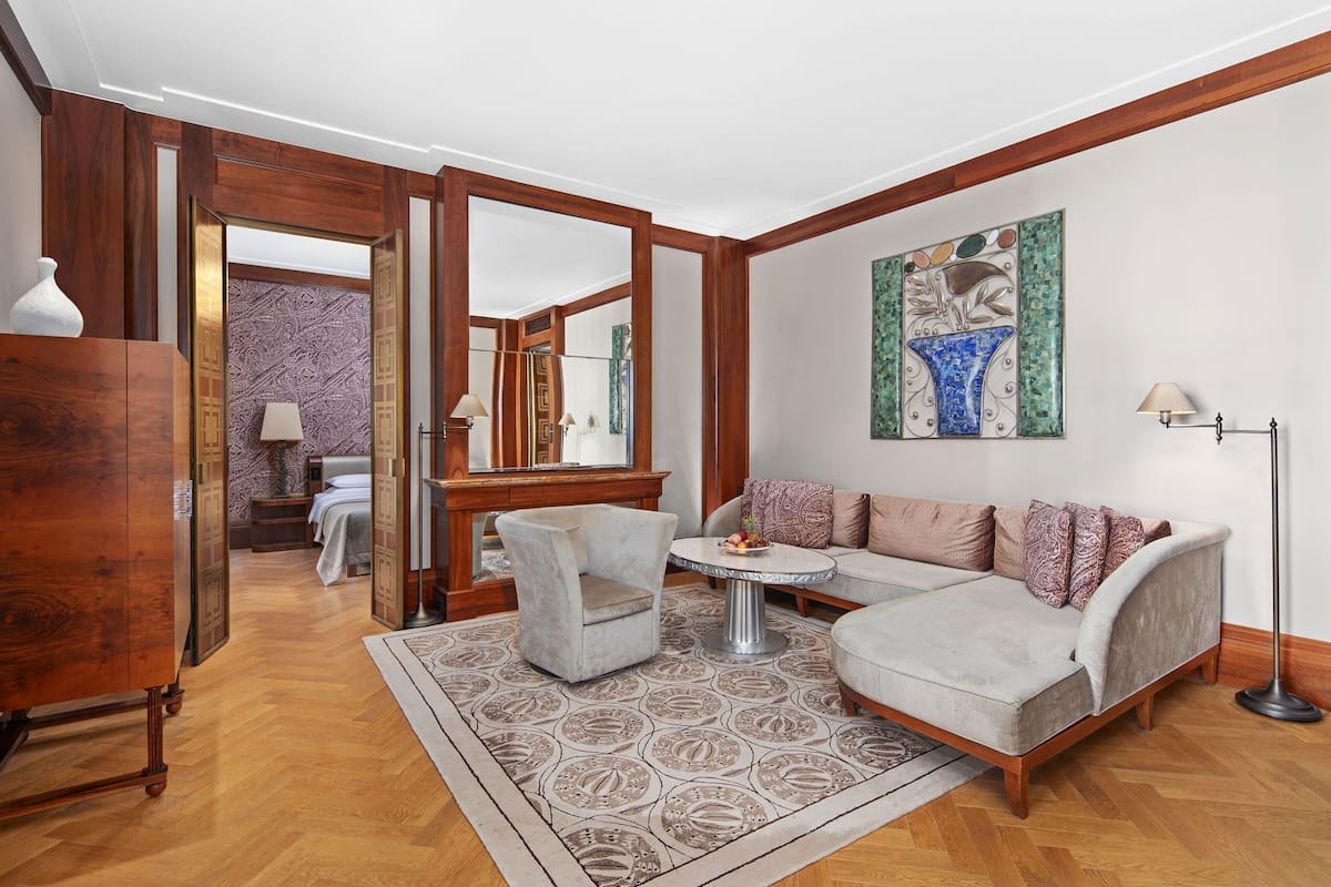 Hypo-allergenic bedding, minibar, in-room safe, individually decorated