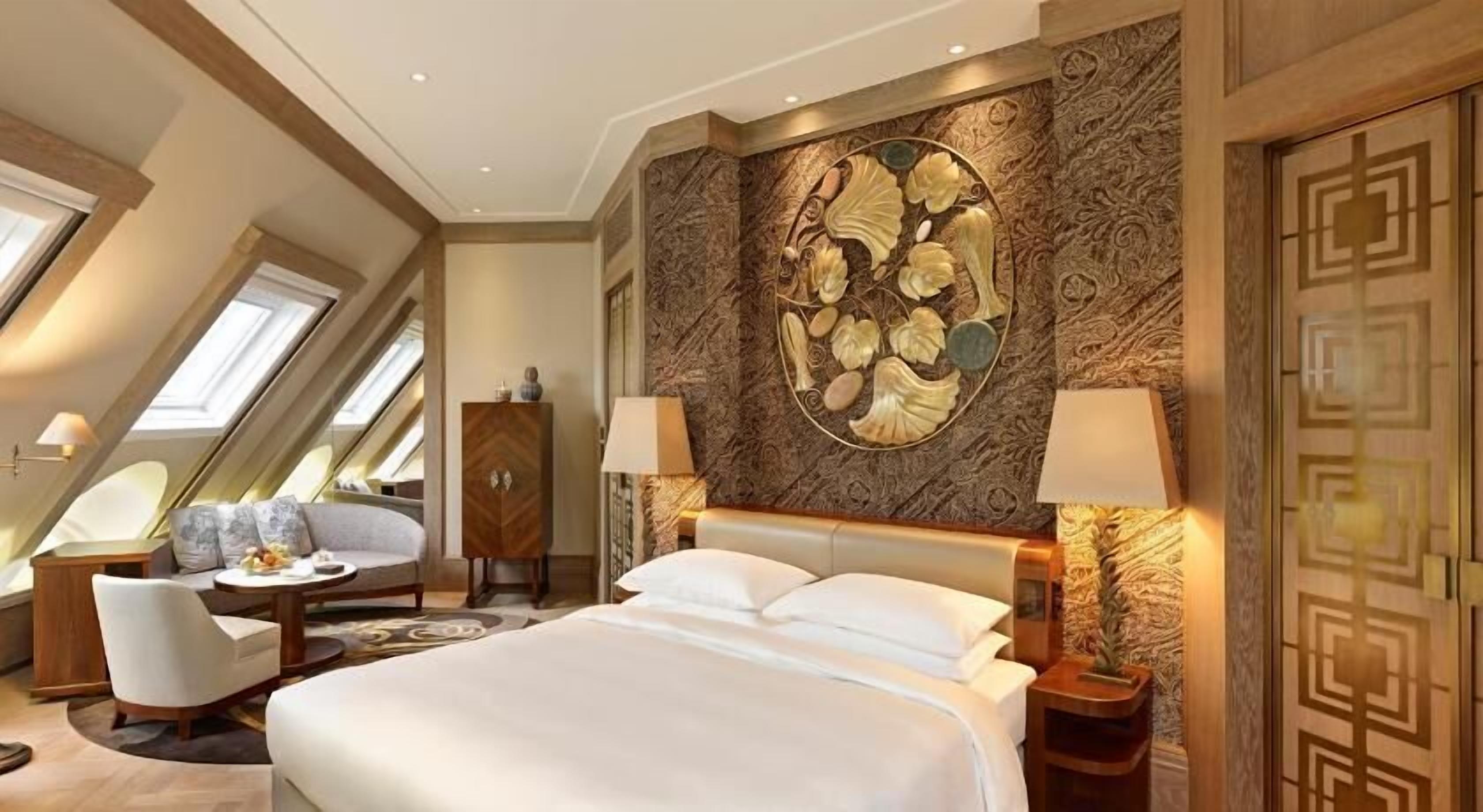 Literie hypoallergénique, minibar, coffres-forts dans les chambres