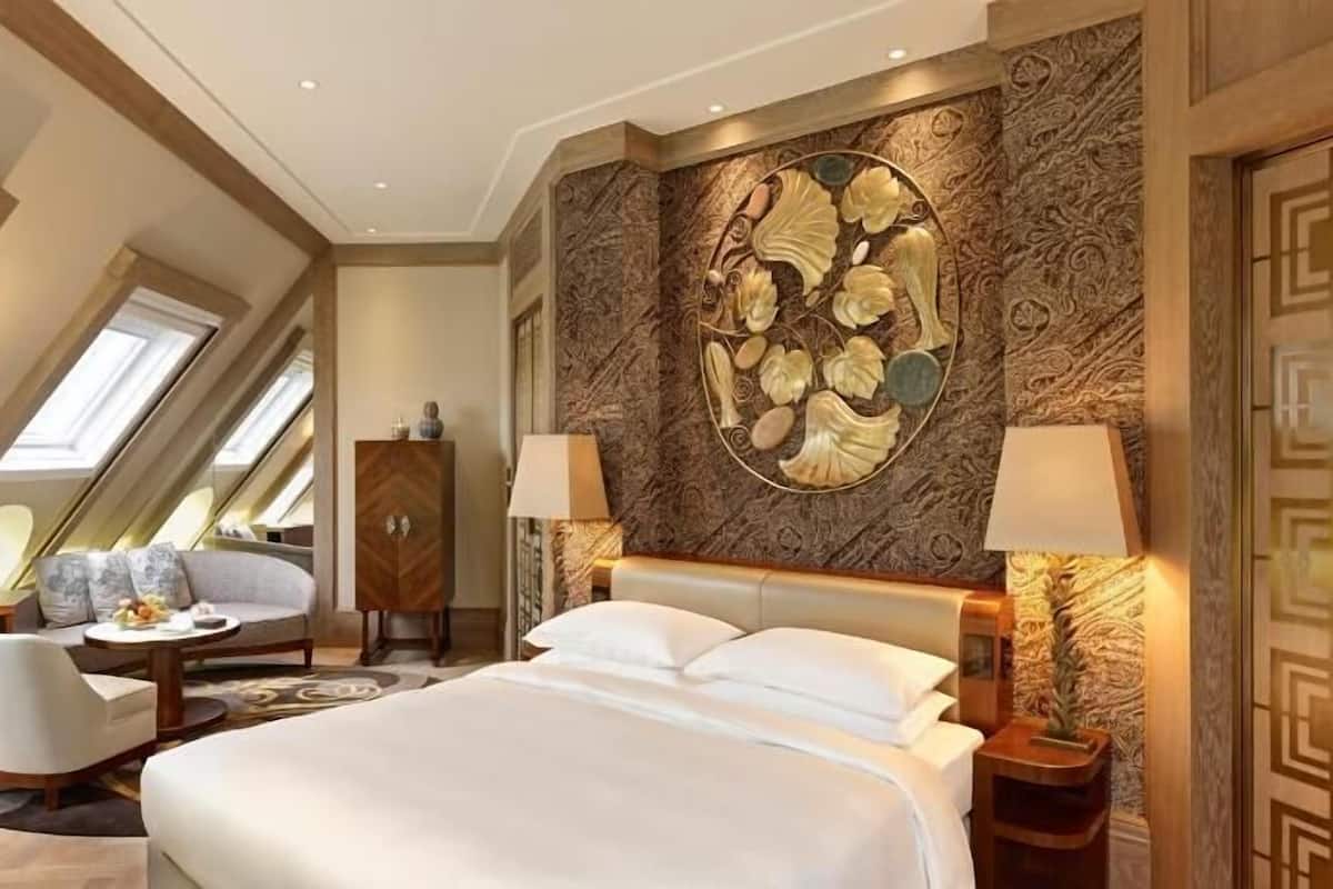 Hypo-allergenic bedding, minibar, in-room safe, individually decorated