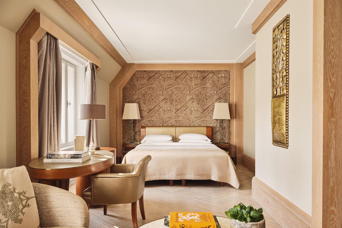 Phòng Deluxe, 1 giường cỡ king, quang cảnh thành phố | Bộ đồ giường kháng dị ứng, minibar, két bảo mật tại phòng