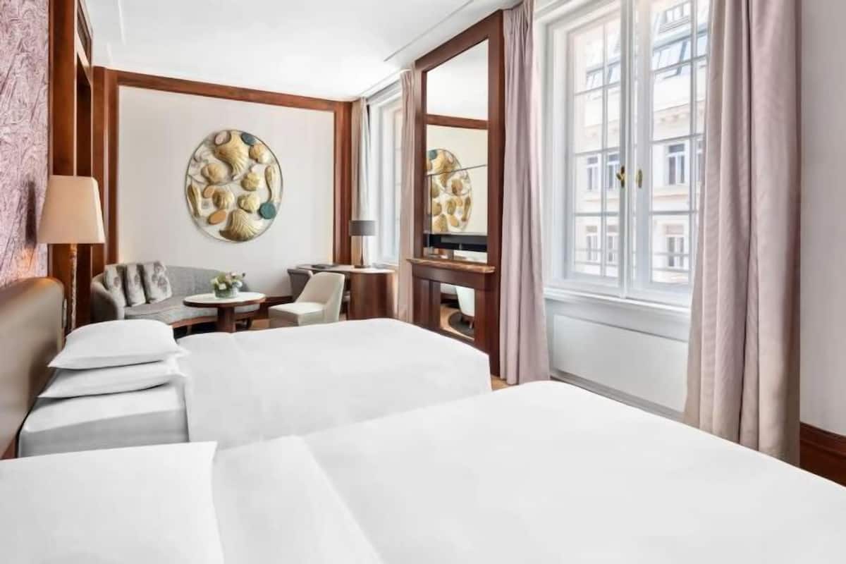 1 bedroom, hypo-allergenic bedding, minibar, in-room safe