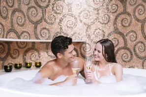 Couples treatment rooms, sauna, steam room, body treatments - Park Hyatt Vienna (Vienna)