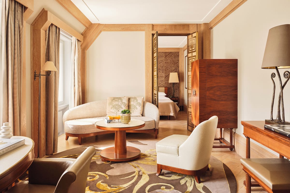 Park, Suite | Allergitestet sengetøy, minibar, safe på rommet og individuelt dekorert