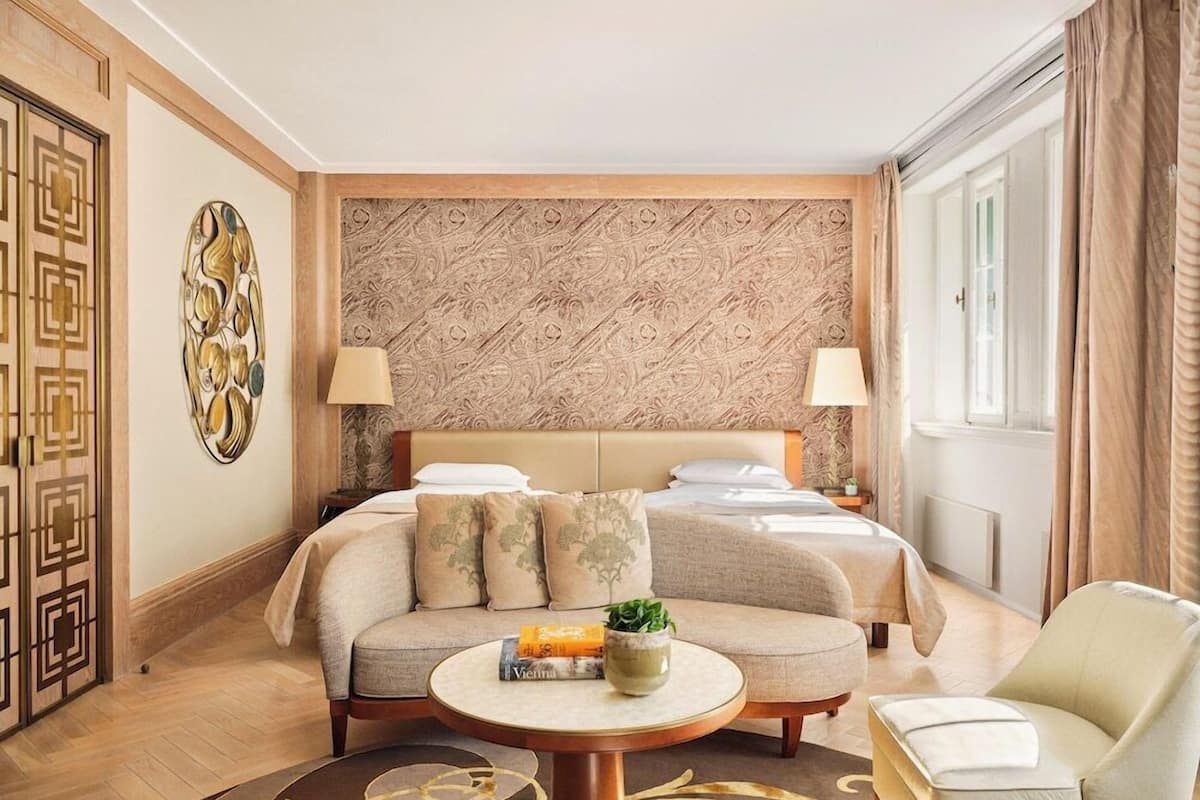 Literie hypoallergénique, minibar, coffres-forts dans les chambres